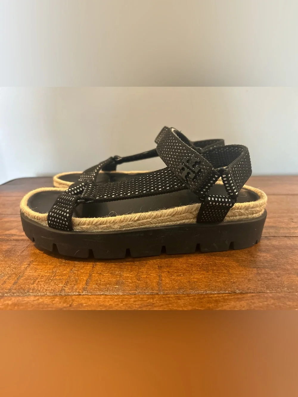 Tory Burch Kira Black Sport Sandals w/Adjustable Straps & Rubber Soles. Size 8